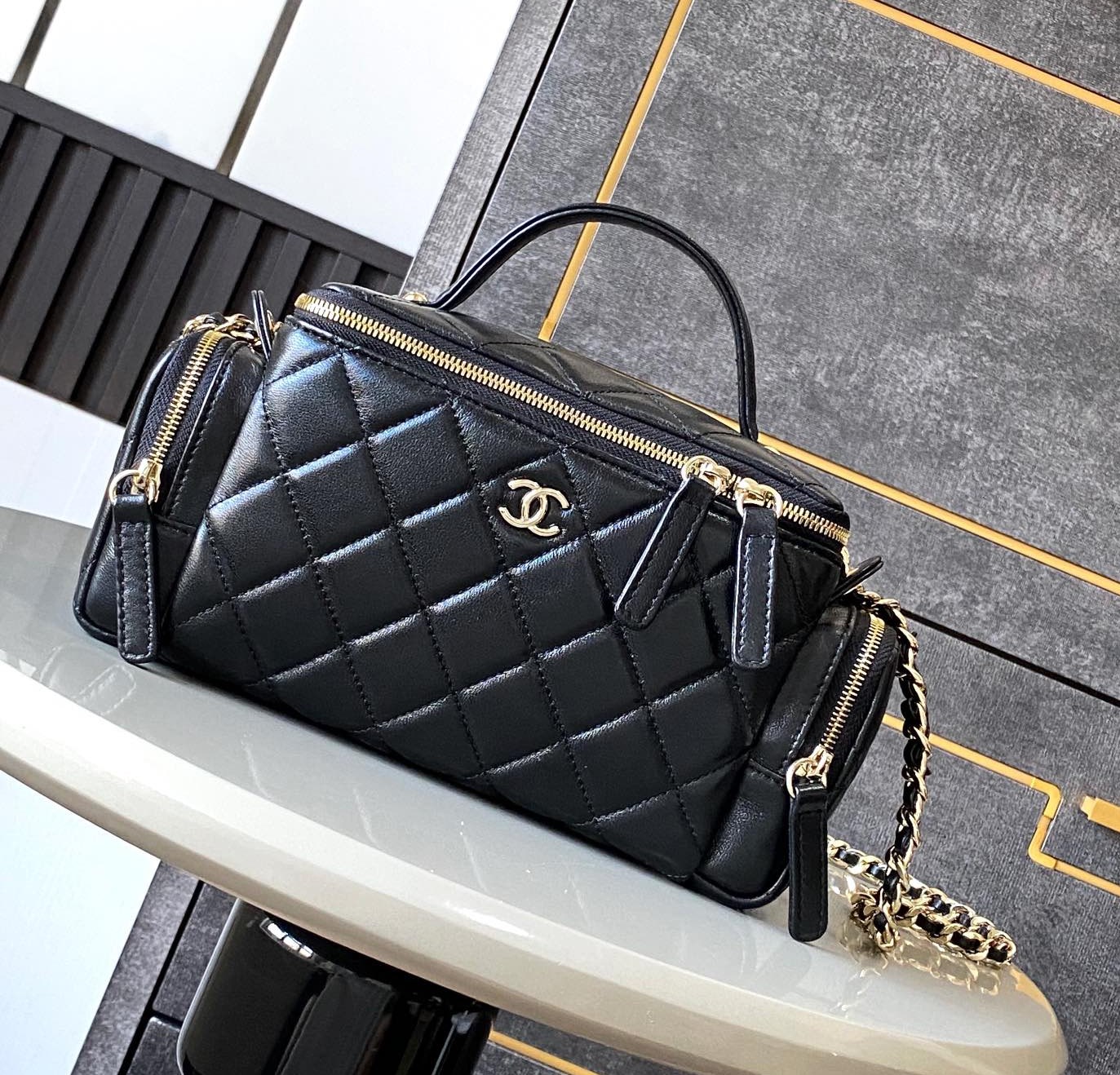 [Pre-order]Chanel VANITY CASE AS5222 Shiny Crumpled Lambskin & Gold-Tone Metal Black งานVIP คุณภาพที่ดีที่สุด