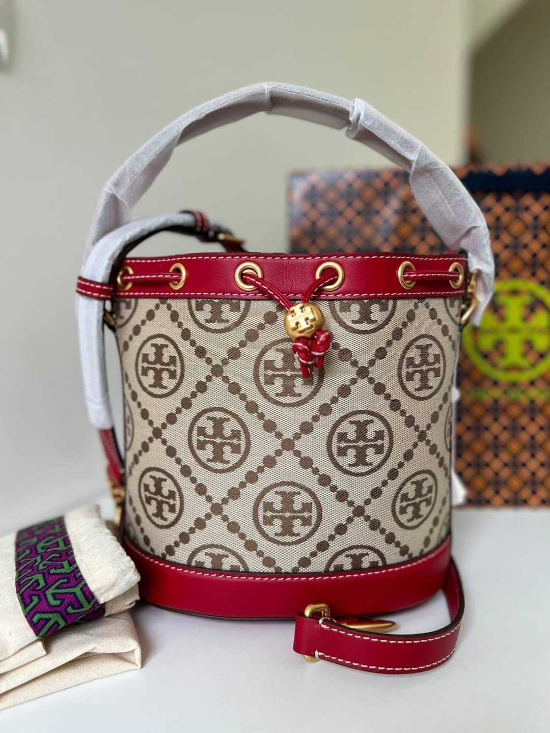 โปร NEW TORY BURCH T MONOGRAM BUCKET BAG Sz. 8.4” (L) x 8.4” (H) x 4.78” (D)