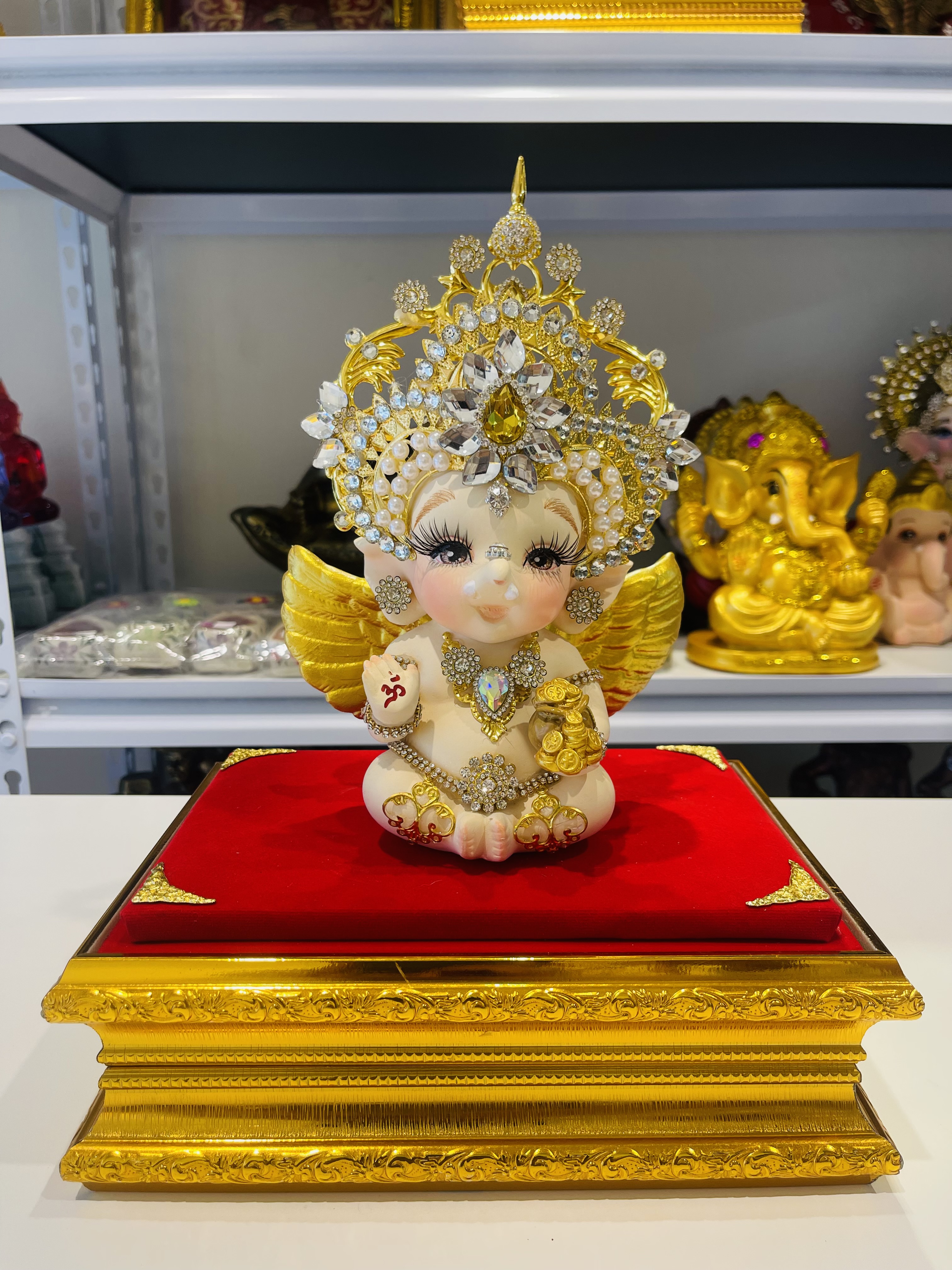 พระพิฆเนศปางเด็ก แต่งองค์