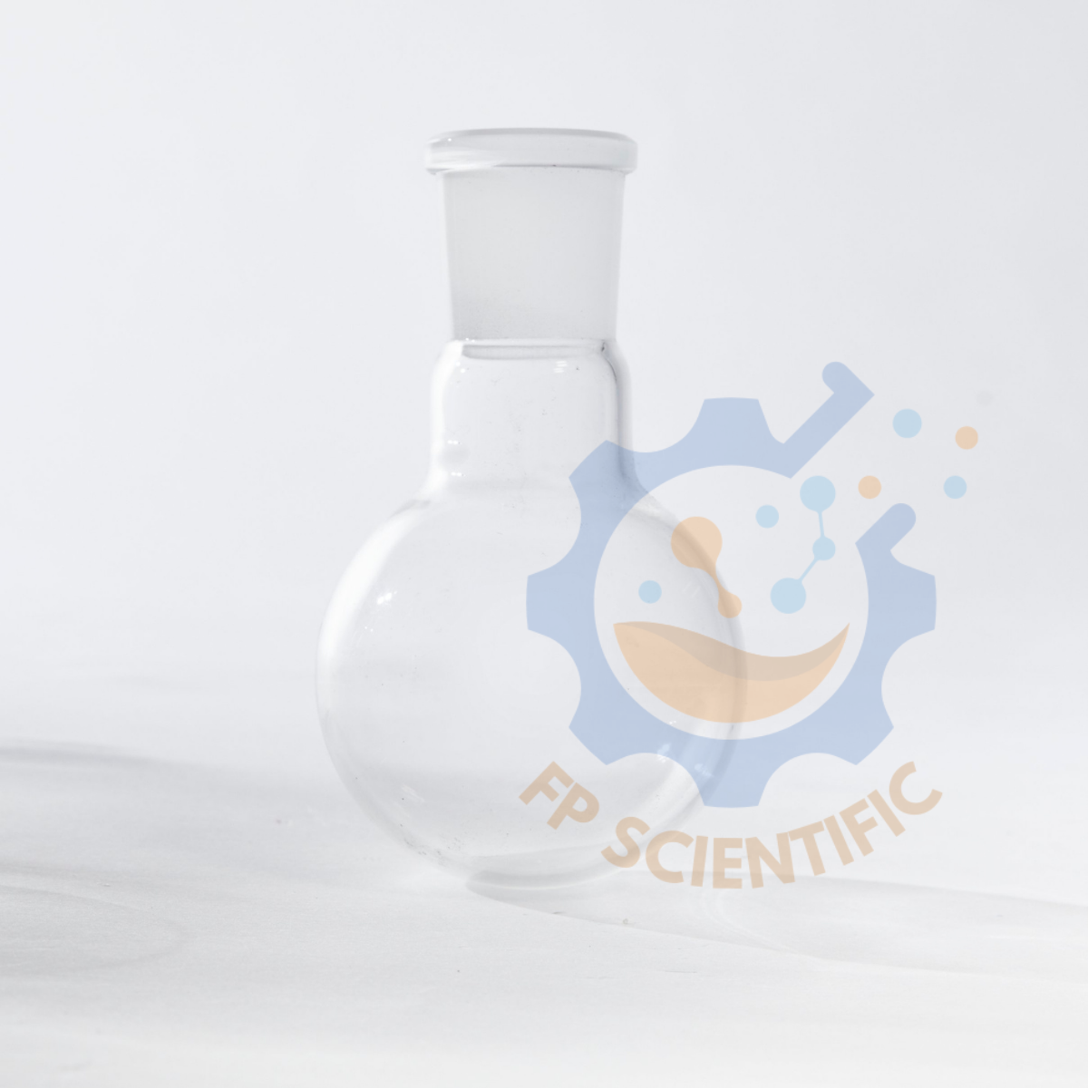 Round bottom flask (ขวดก้นกลม) ทำจากแก้ว BORO 3.3 เกรดยุโรป สามารถทนความร้อนได้สูงถึง 550 ºC ใช้สำหรับบรรจุสารละลายในการทดลอง Round bottom flask 50 ml with socket 19/26