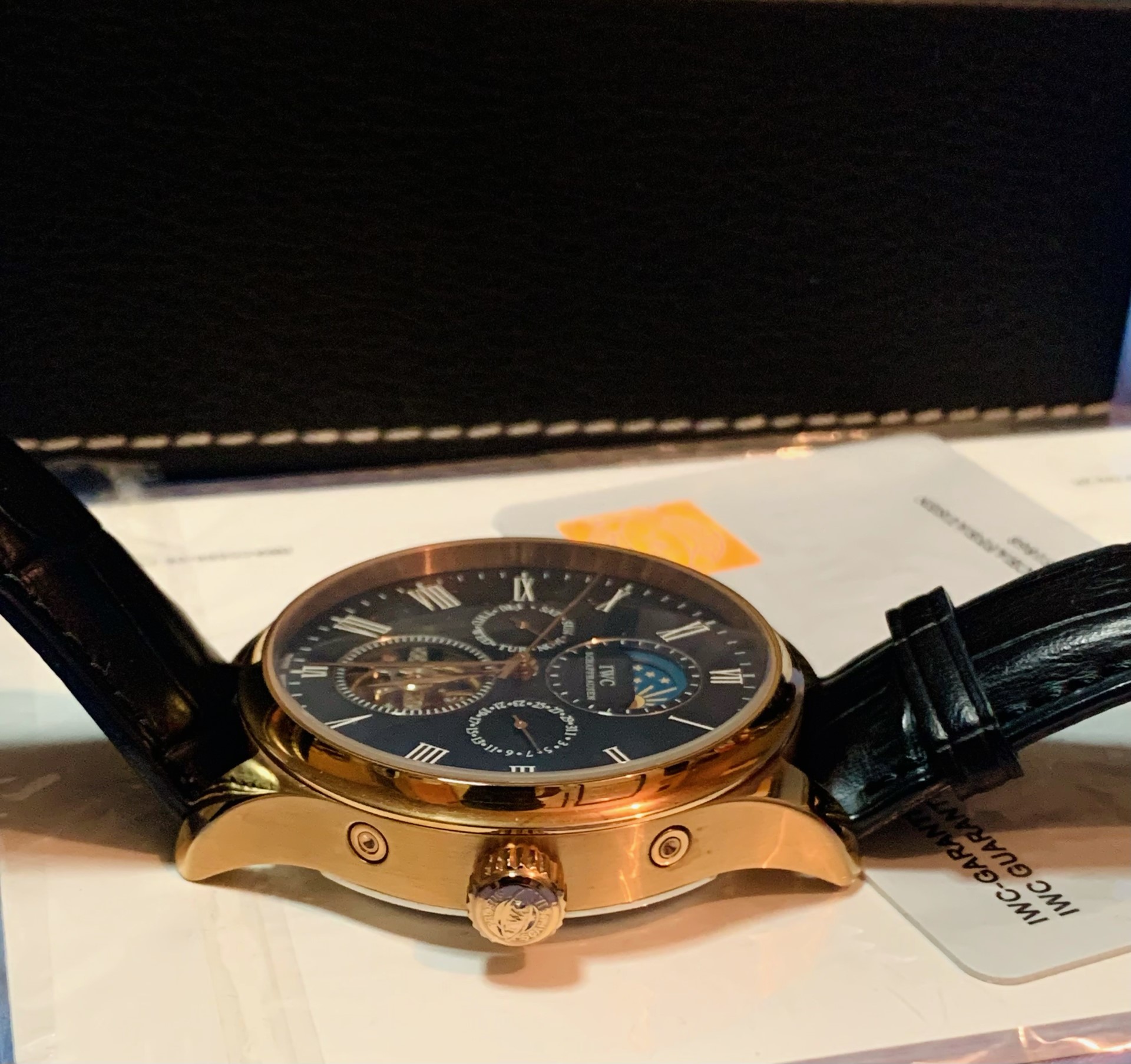 นาฬิกาสุดเท่ห์ IWC Chronograph เดินเครื่องในระบบ Automatic