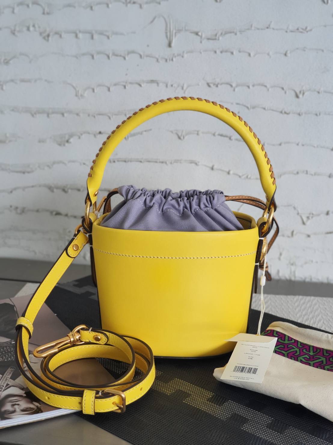 New TORY BURCH MILLER SMALL CANTEEN BAG size : Fits all phone sizes up to an iPhone 11 Pro and Samsung Galaxy Note 10 Leather Drawstring closure Top handle with 5.2" (13 cm) drop Adjustable, removable crossbody strap with 22.5" (56.5 cm) drop Du