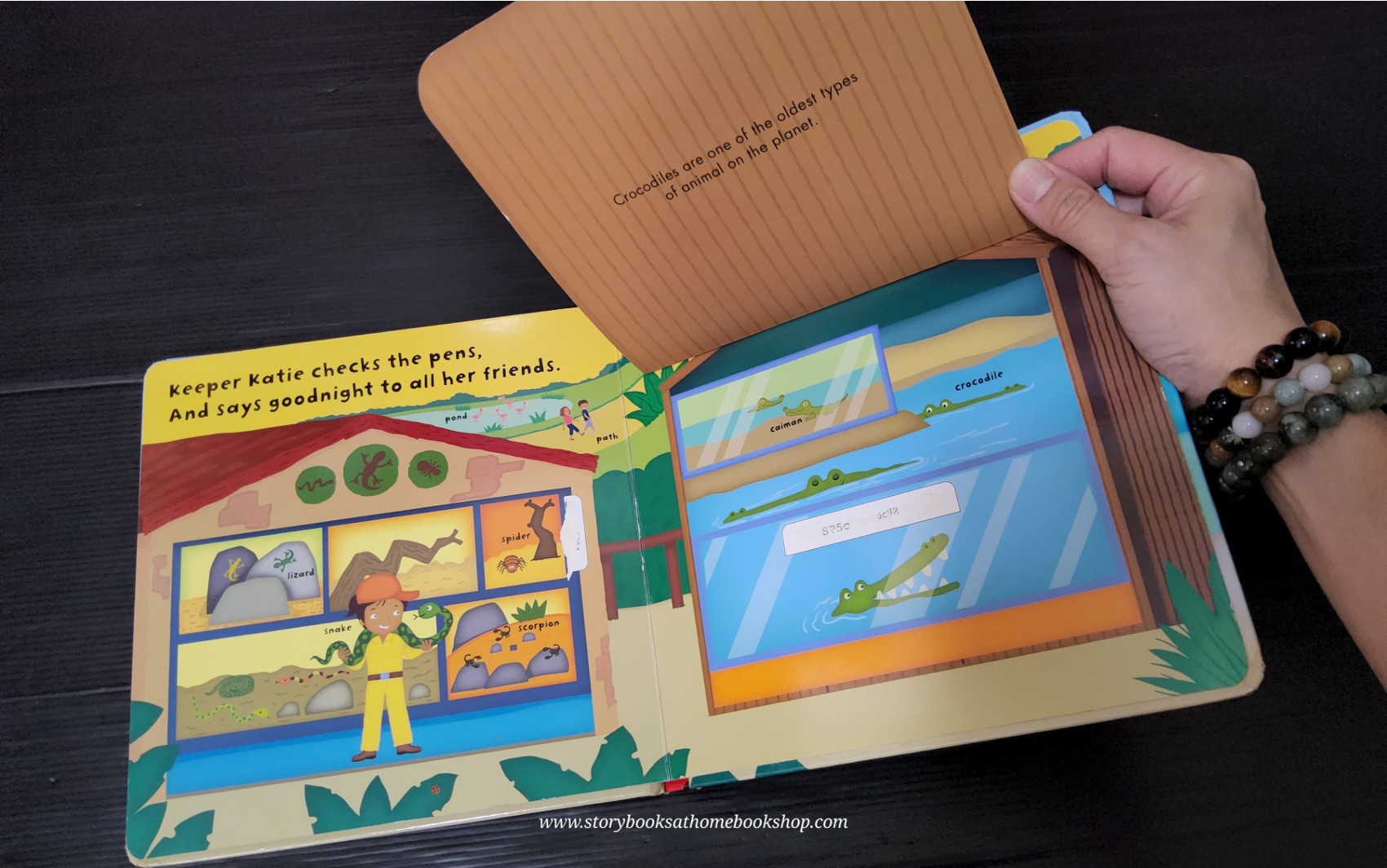 FLAP BOARD BOOK ** ð
BUSY ZOO