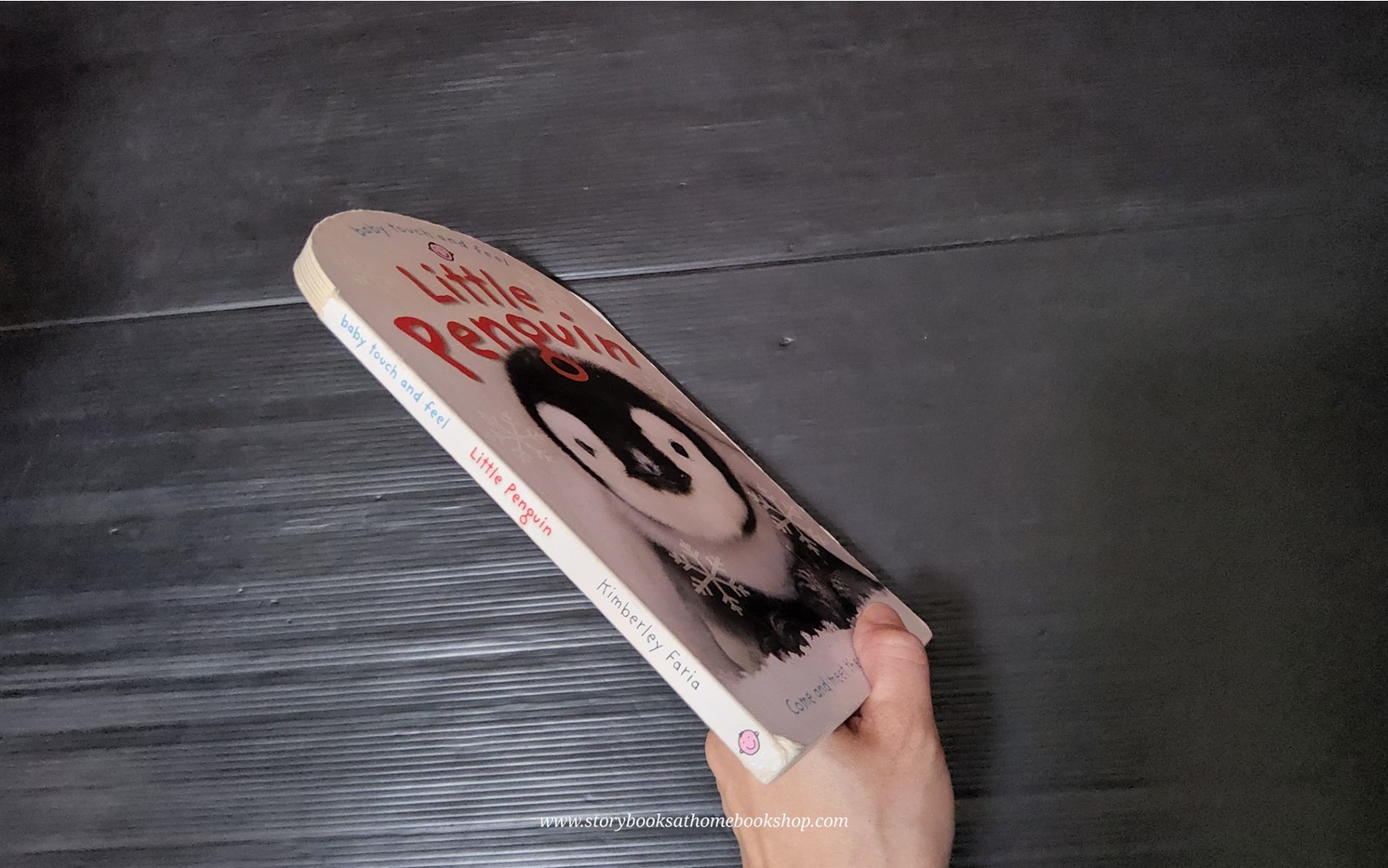 TOUCH AND FEEL BOARD BOOK** ð
ðLITTLE PENGUIN