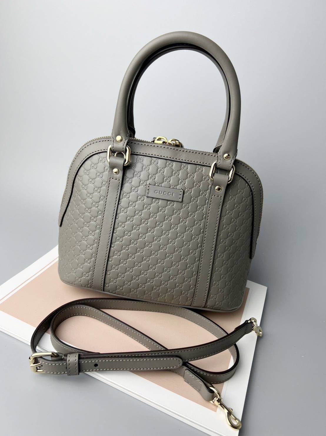 New Gucci Mini Dome โดมหนังปั๊มลาย gg สายยาวถอดได้ค่ะ สีเทา 🐦 ขนาด 9 x 7 x 5 นิ้ว
