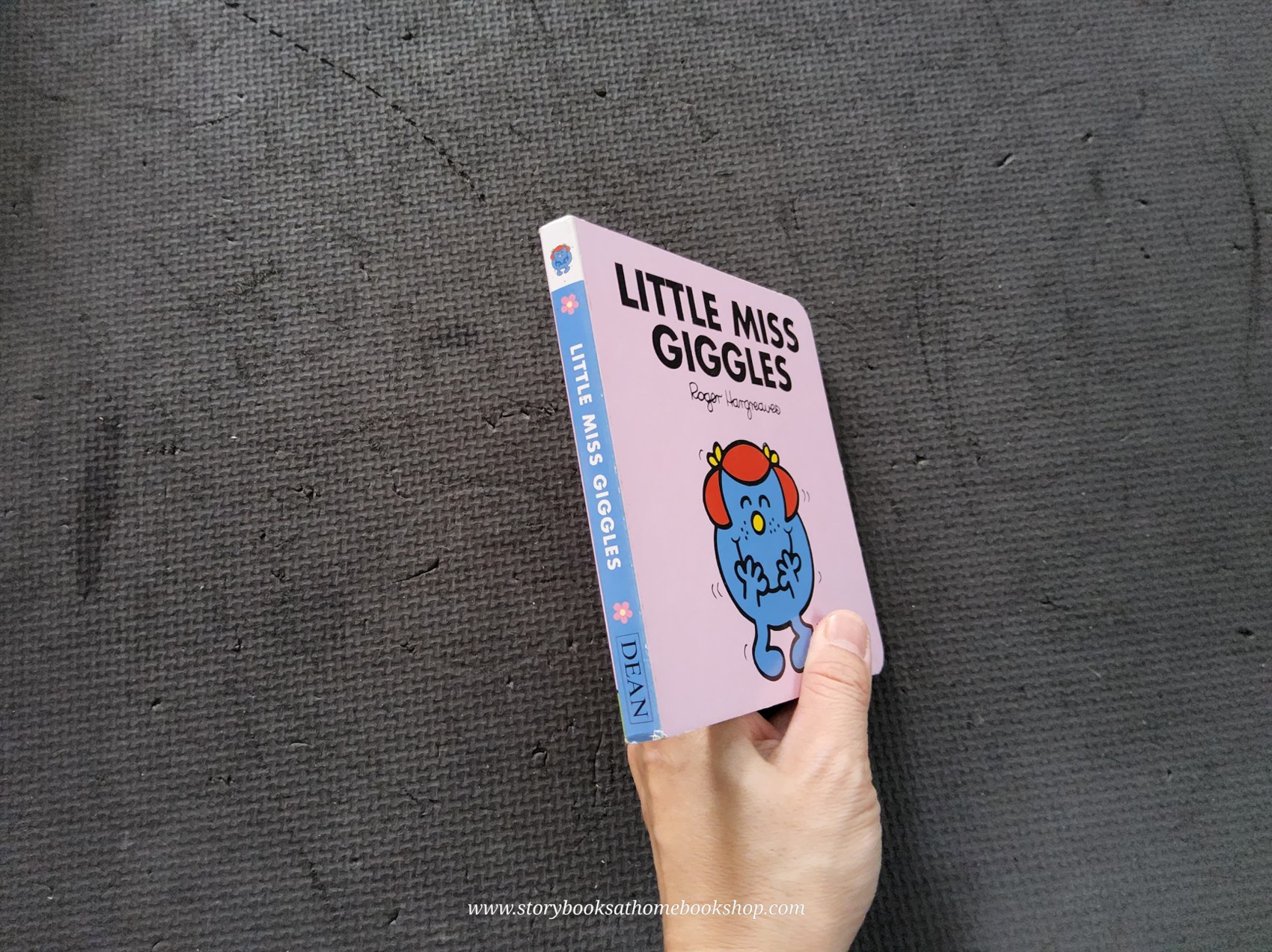 BOARD BOOK ** ðLITTLE MISS&MR.MENð ð
ð
LITTLE MISS GIGGLES by Roger Hargreaues ð
ð