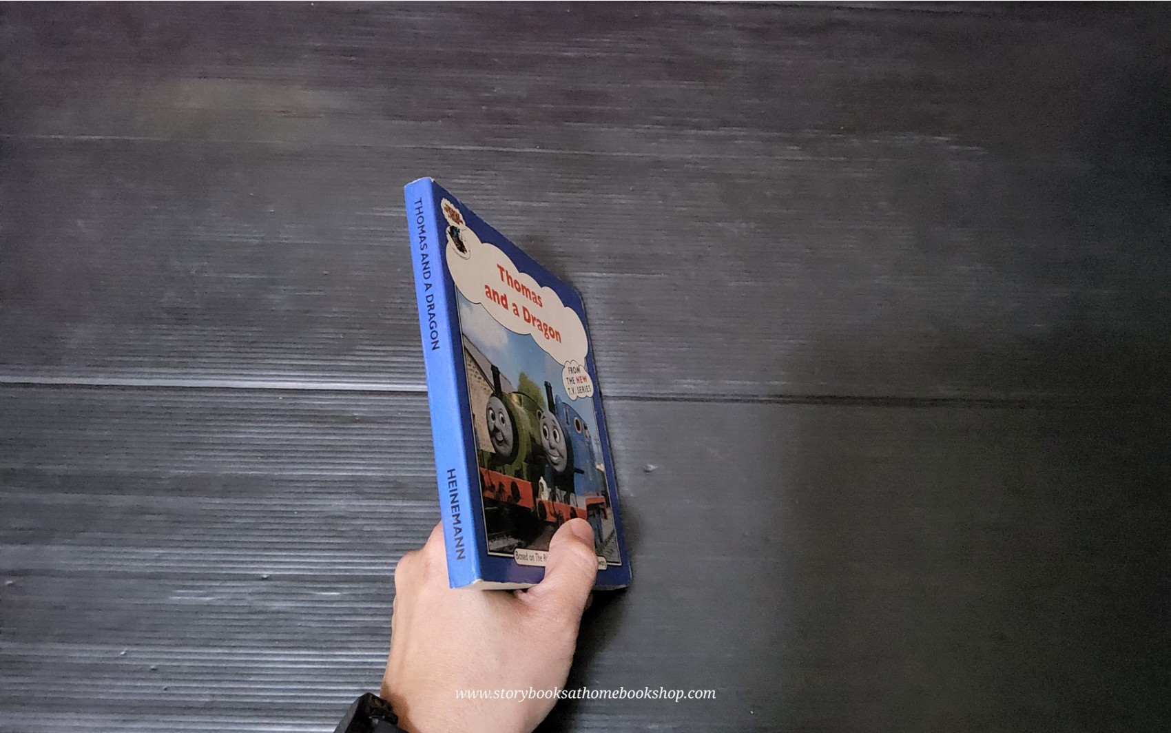 BOARD BOOK** 🍅🍓THOMAS AND A DRAGON