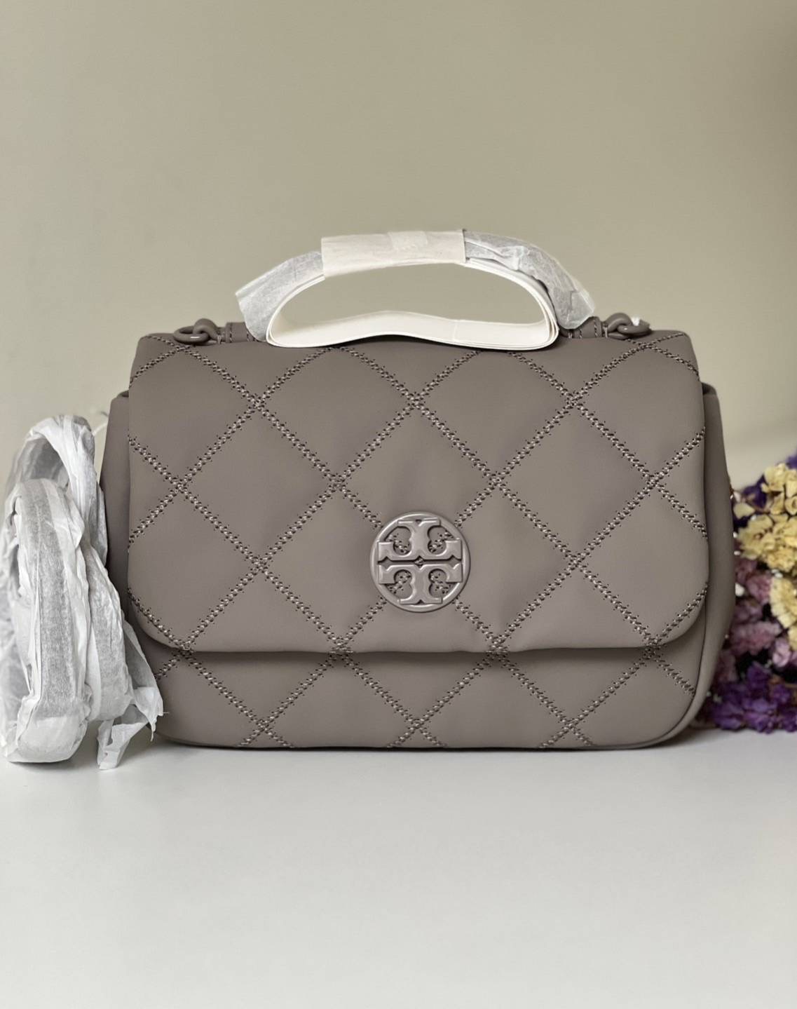 New Tory burch willa mini top handle bag รุ่นใหม่สายยาวปรับได้ Sz. 8” (L) x 5.5” (H) x 2.2” (D)