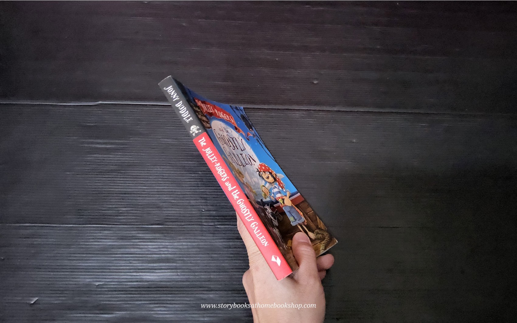 วรรณกรรมเยาวชน แนะนำ Top Ten Bestseller📢 **หนังสือนิทานปกอ่อน** 🍅🍅 The JOLLEY-ROGERS and the GHOSTLY GALLEON by JONNY DUDDLE