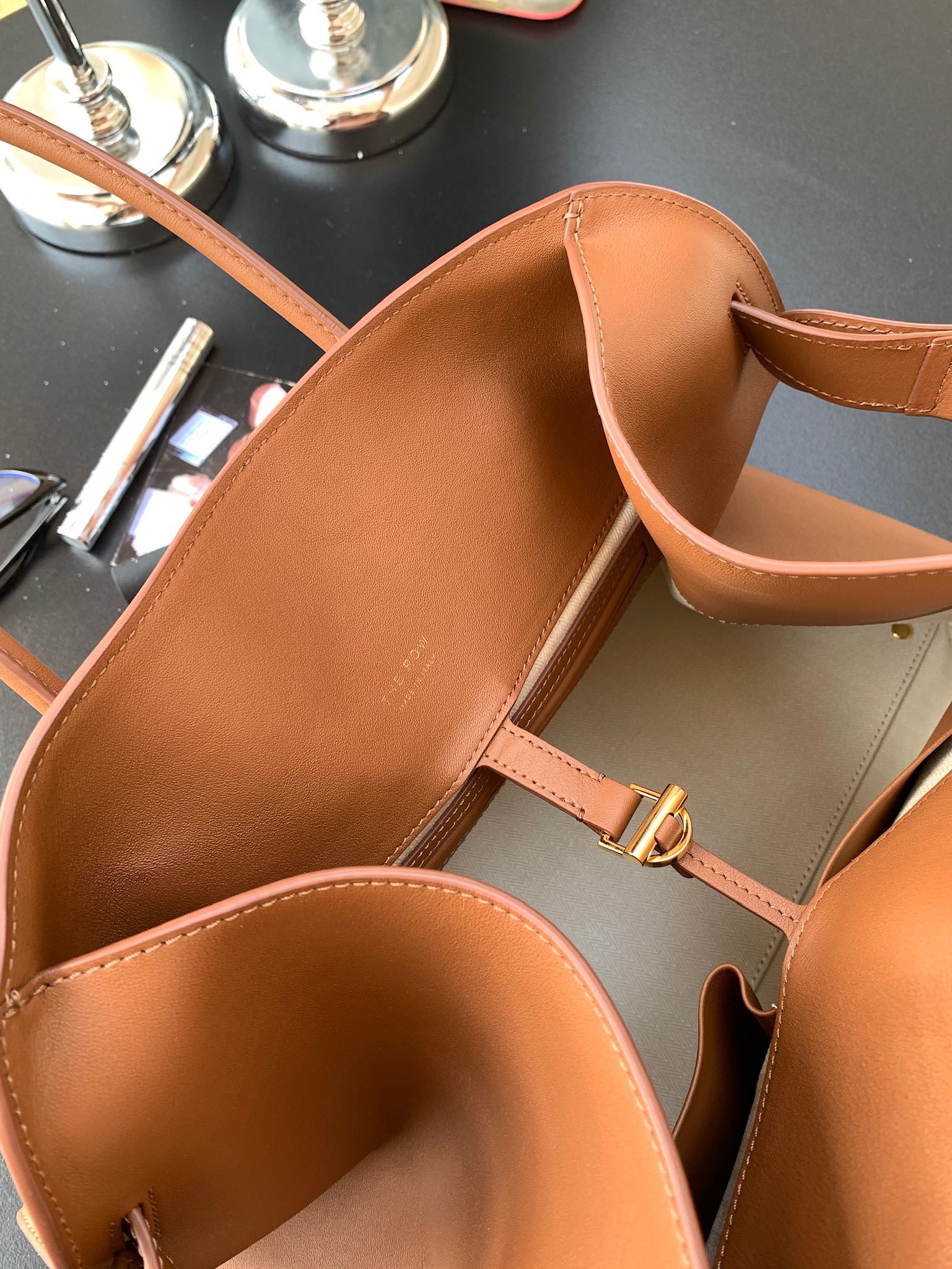 [Pre-order]กระเป๋าสะพายThe Row Soft Margaux 15 Tote Bag Brown in Leather คุณภาพ VIP เกรดดีที่สุด