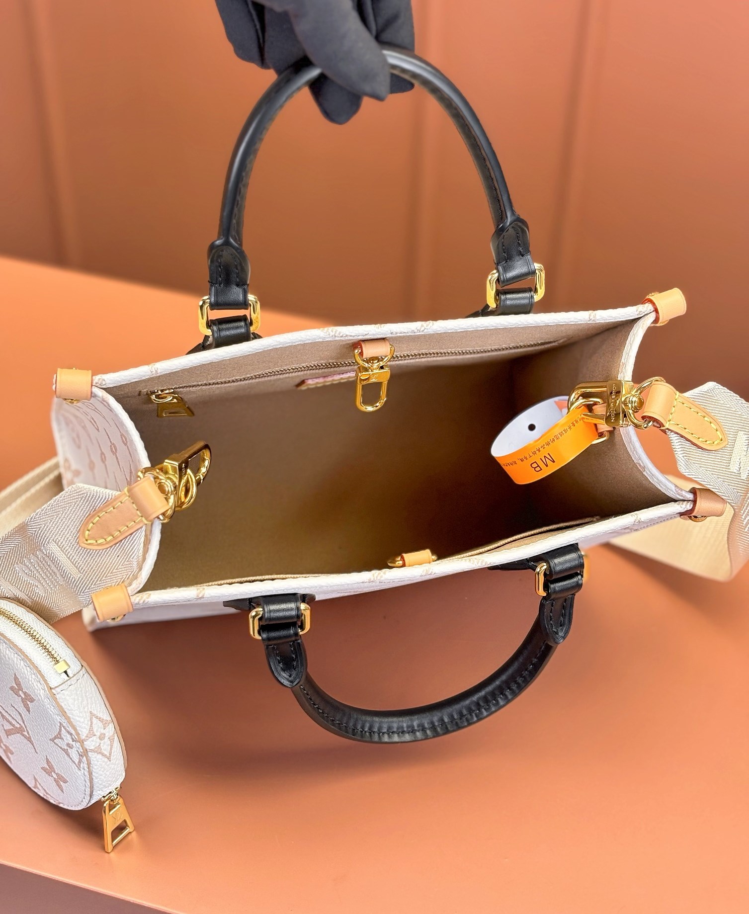 [Pre-order]กระเป๋า Tote bag Louis Vuitton OnTheGo PM M24533 Cream งานคุณภาพที่ดีที่สุด