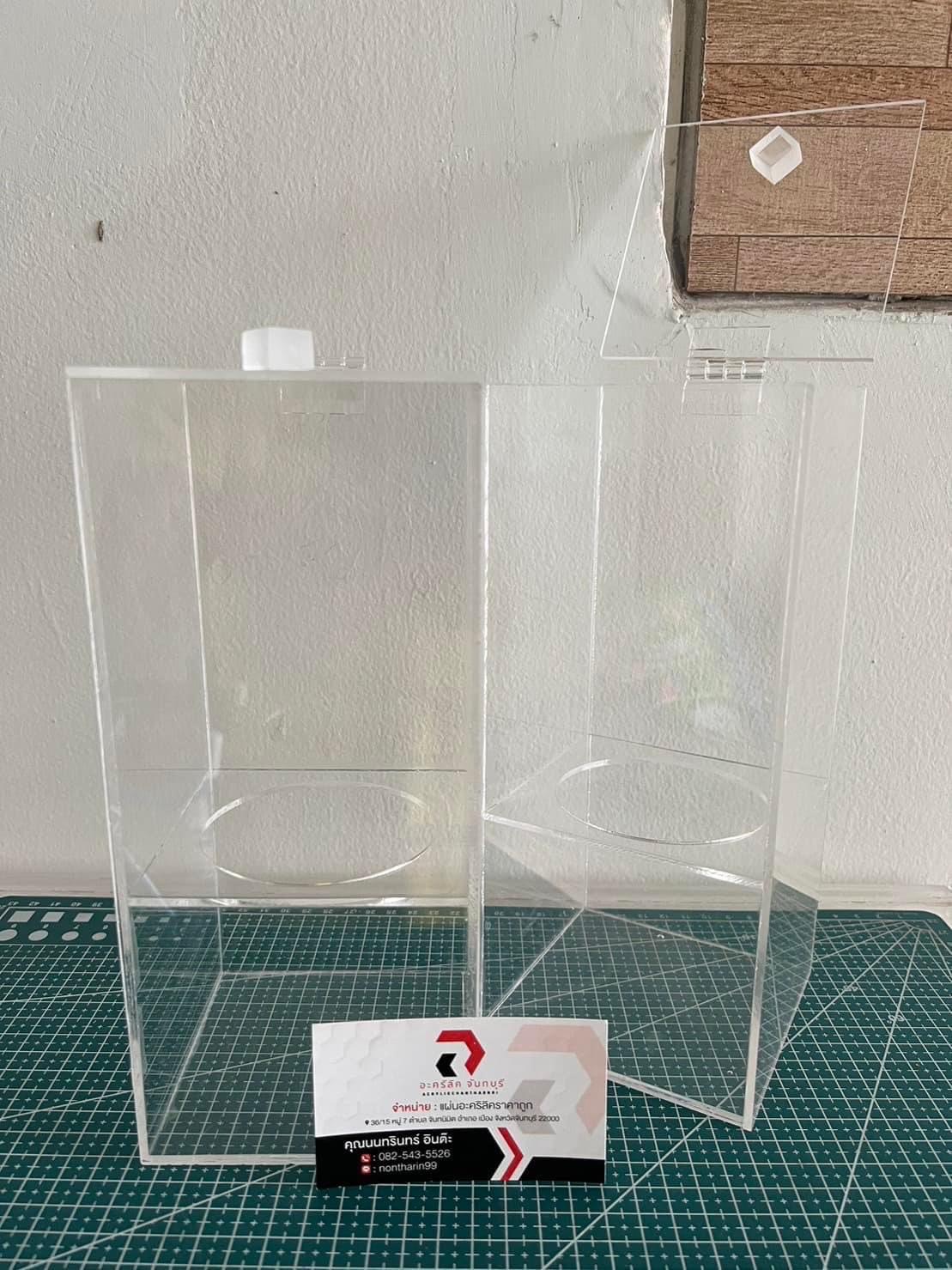 กล่องอะคริลิคสำหรับใส่ตุ๊กตา