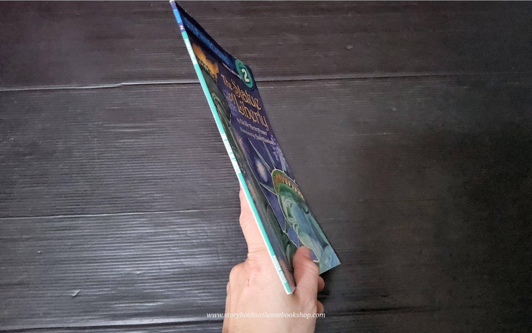 หนังสือนิทานความรู้ ** 🍅🍅STEP INTO READING 2:THE STATUE OF LIBERTY