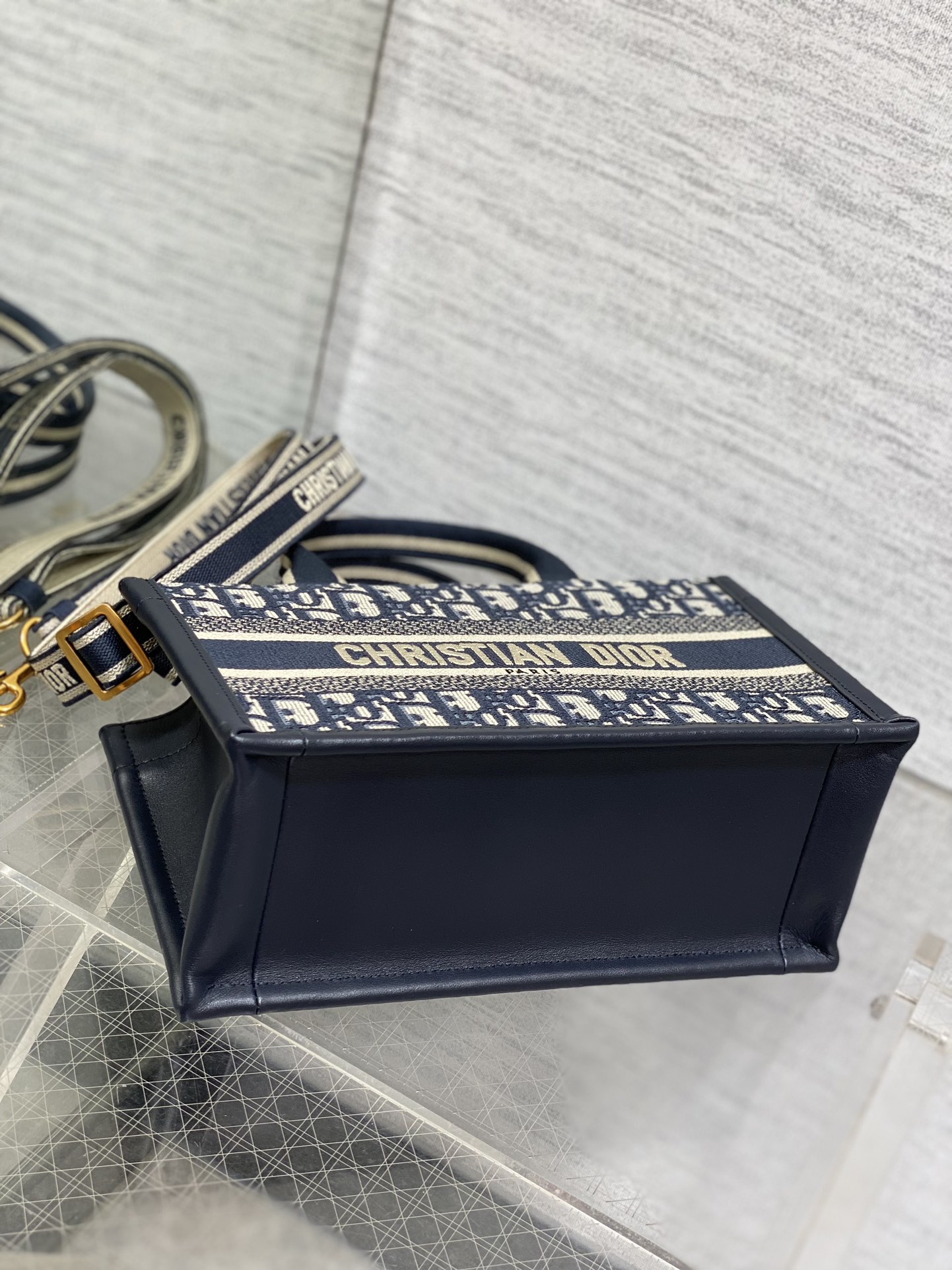 [Pre-order]กระเป๋า Dior East-West Dior Book Tote Blue Dior Oblique with strap งานเกรด Vip คุณภาพดีที่สุด