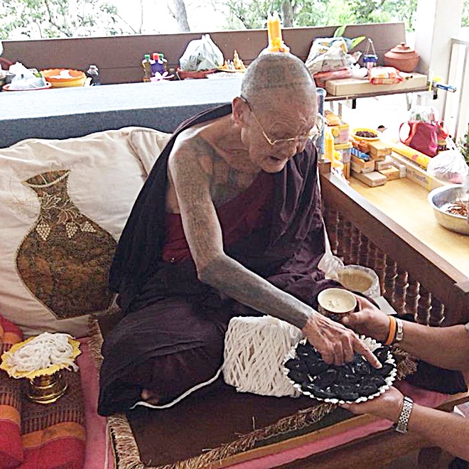 พระขุนแผนพรายสายทองปล่องฟ้า หลวงปู่ครูบาออ สำนักสงฆ์พระธาตุดอยจอมแวะ ปี 2558 (เลข 164)