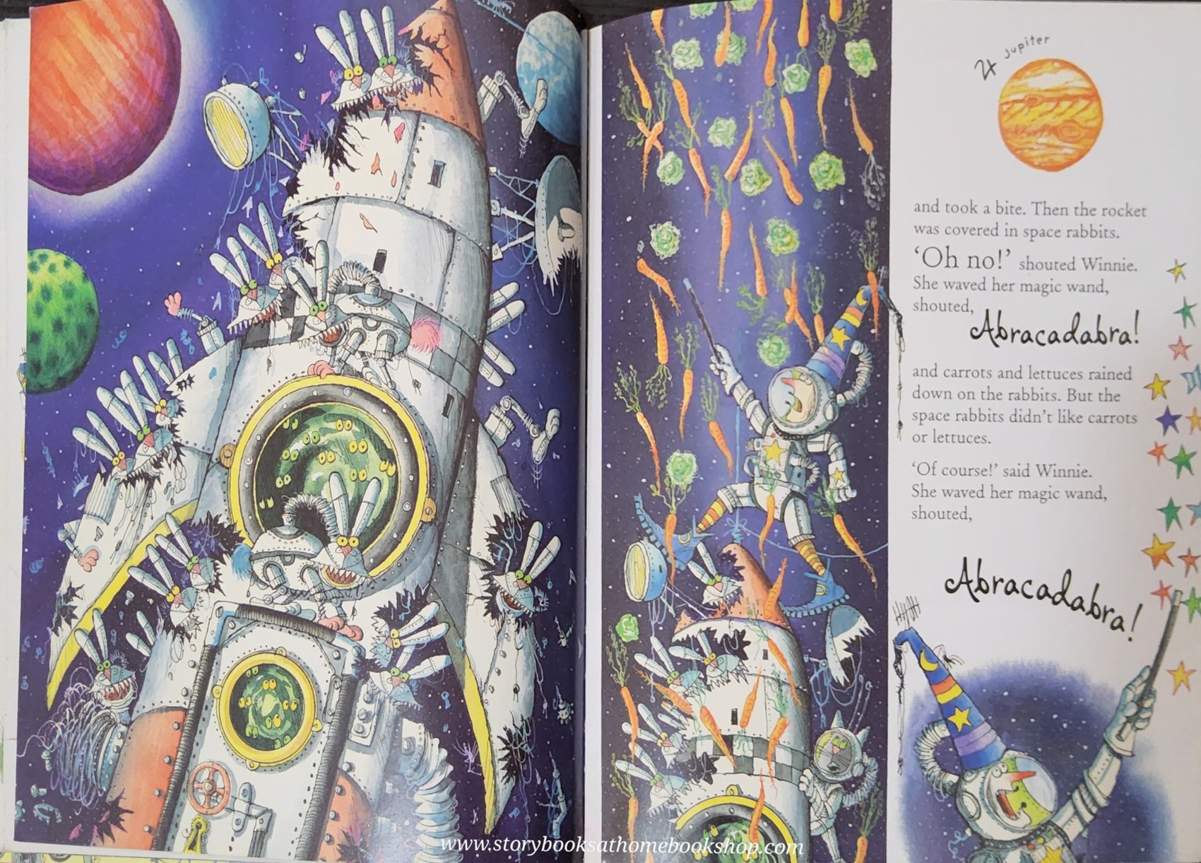 หนังสือนิทานปกอ่อน** 🍅WINNIE the Witch: WINNIE IN SPACE by Valerie Thomas and Korky Paul