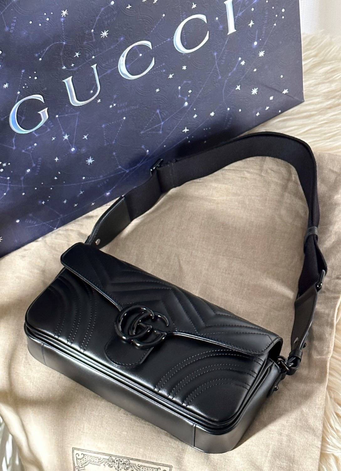 หายากมากNew Gucci Marmont shoulder bags รุ่นใหม่ ล่าสุด มี (2) สาย นะคะ กระเป๋า มี (2) ช่อง 10.4"W x 5.1"H x 2.7"D นิ้ว อุปกรณ์การ์ด ถุงผ้า ถุงกระดาษ copy บิล