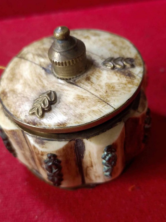 พระทันตธาตุครูบาจ๋ันทิมา วัดบ้านเรือน อ.ป่าซาง จ.ลำพูน พระทันตธาตุองค์นี้ได้มาจาก สล่าบอย อายุ 50 ปี หนานแดง เสียชีวิตแล้วเมื่อปี 2549 หนานแดงได้พระทันตธาตุครูบาจันทิมา นี้เมื่อปี 2520 ปี เป็นหลานหนานแดง หนานแดงเป็นลูกศิษย์ครูบาจันทิมา