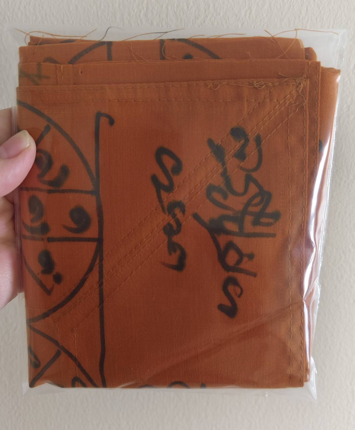 ผ้ายันต์เพชรหลีก ผ้ายันต์สารพัดนึก (จารมือ) หลวงปู่สิงห์โต จิตตธัมโม สำนักสงฆ์ป่าทรงธรรม จ.อุบลราชธานี