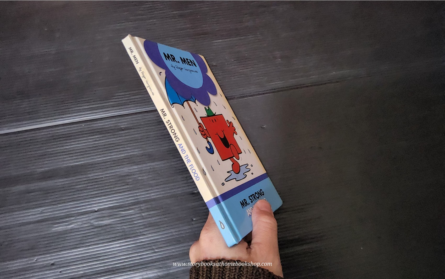 หนังสือนิทานปกแข็ง** 🍅MR.MEN: MR.STRONG AND THE FLOOD BY ROGER HANGEAVES