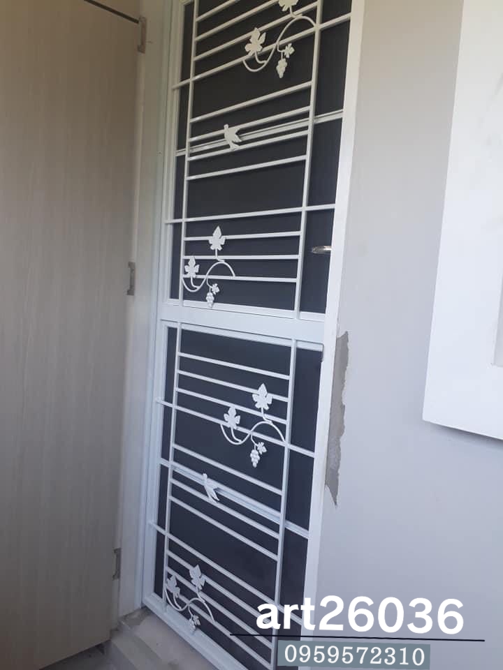 เหล็กดัดสีอบขาว พร้อมมุ้งลวด ใบไม้