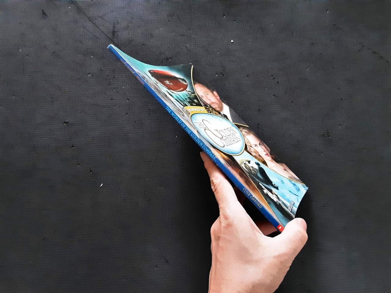 หนังสือนิทานปกอ่อน 🍅🍓THE WORLD OF THE GOLDEN COMPASS