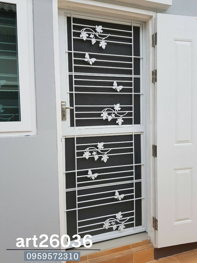 เหล็กดัดอบสีขาวผีเสื้อ พร้อมมุ้งลวด กระจกสีทะเล กระจกบานเลื่อน