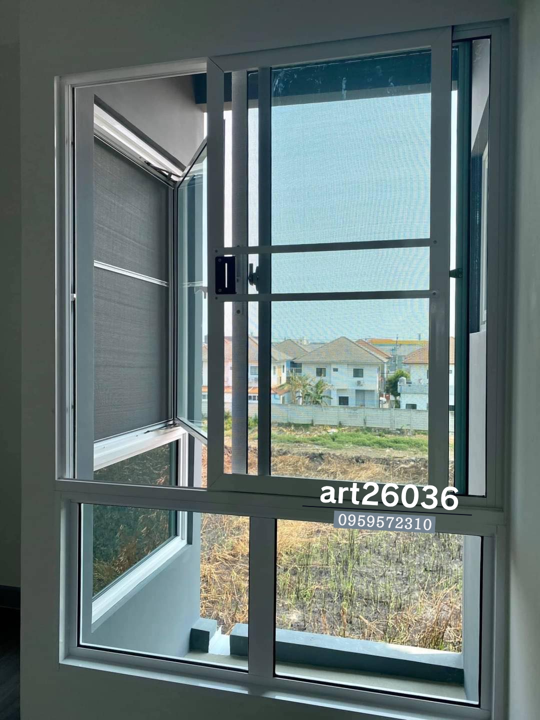 บานประตูสีขาว กระจกเลื่อน หน้าต่างประตู มินิมอล