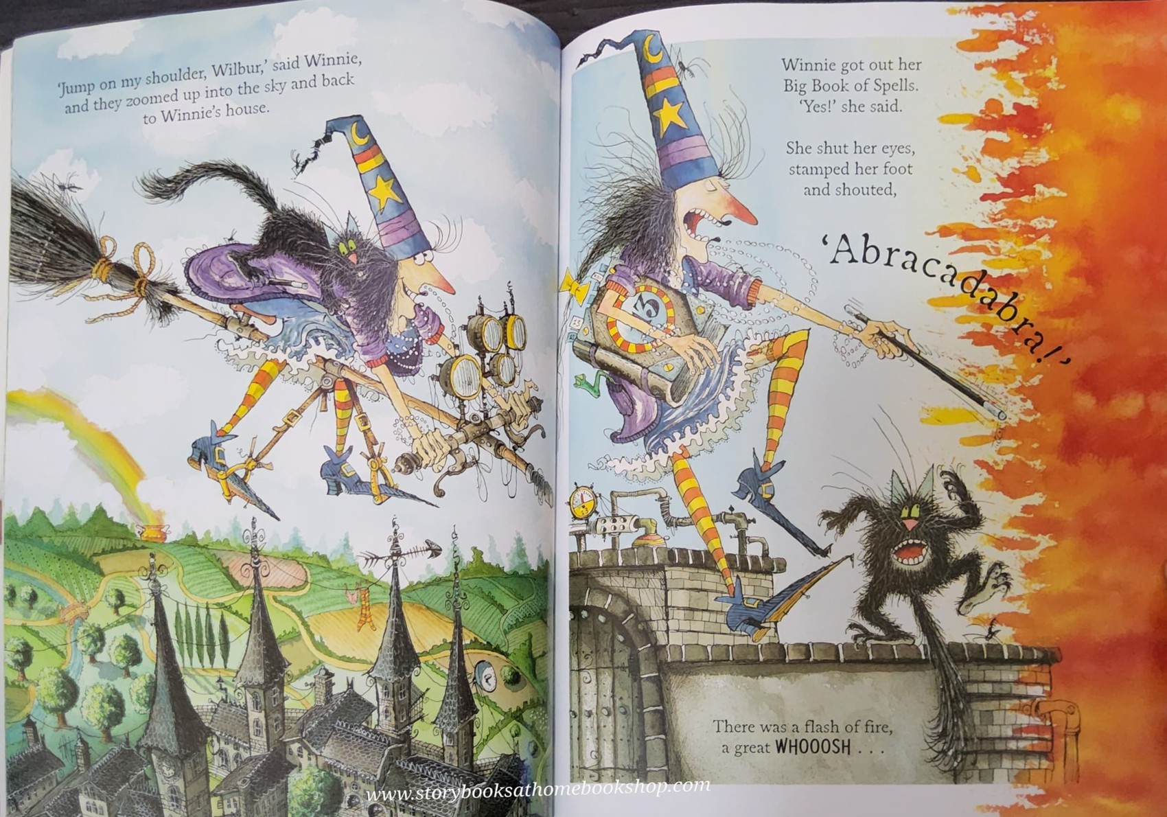 หนังสือนิทานปกอ่อน** 🍅WINNIE AND WILBUR THE DINOSAUR DAY by Valerie Thomas and Korky Paul