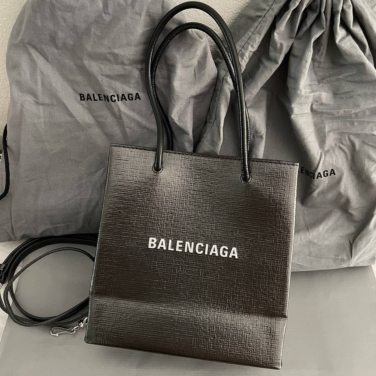 New Balenciaga tote xxs สีดำเมทาลิค เนื้อเงา ๆ เล่นแสงสวย