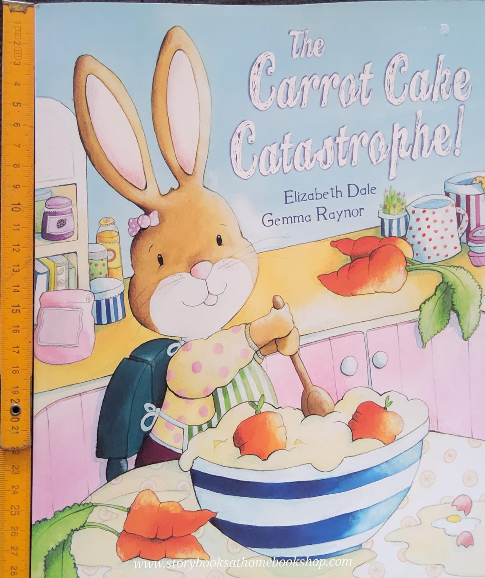 หนังสือนิทานปกอ่อน** 🍅🍅THE CARROT CAKE CATASTROPHE! BY ELIZABETH DALE AND GEMMA RAYNOR