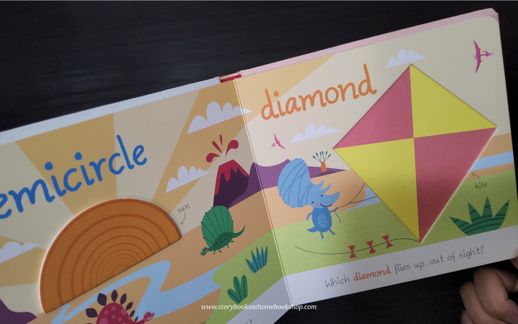 CUT-OUT TOUCH AND FEEL BOARD BOOK ** 🍅🍓CIRCLE&SQUARE LET'S LEARN SHAPES