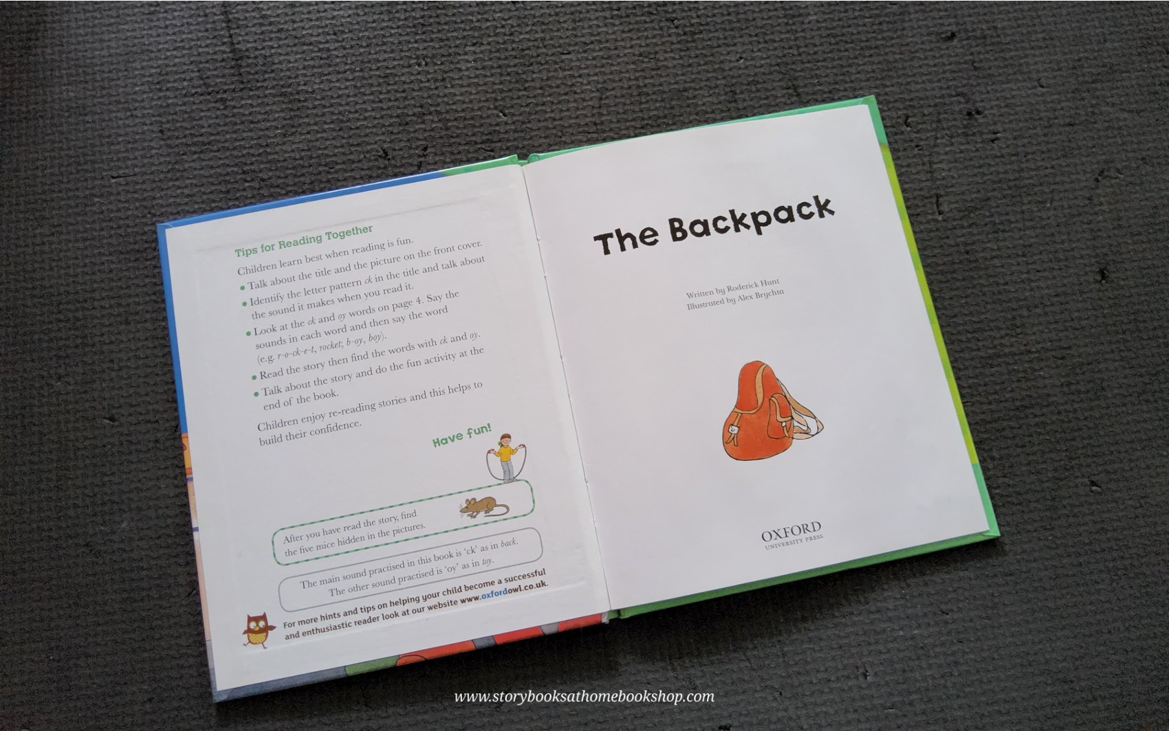 หนังสือนิทานปกแข็ง** 🍅🍅READ WITH BIFF,CHIP&KIPPER: THE BACKPACK PHONICS LEVEL3
