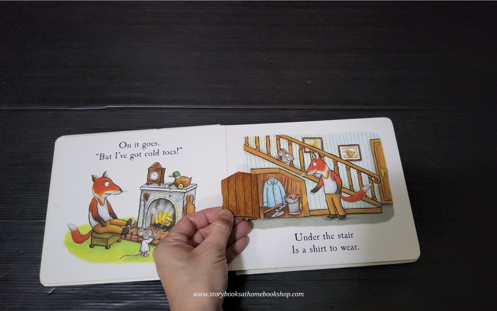 LIFT THE FLAP BOARD BOOK** 🍅🍓 FOX'S SOCKS BY JULIA DONALDSON.AXEL SCHEFFLER