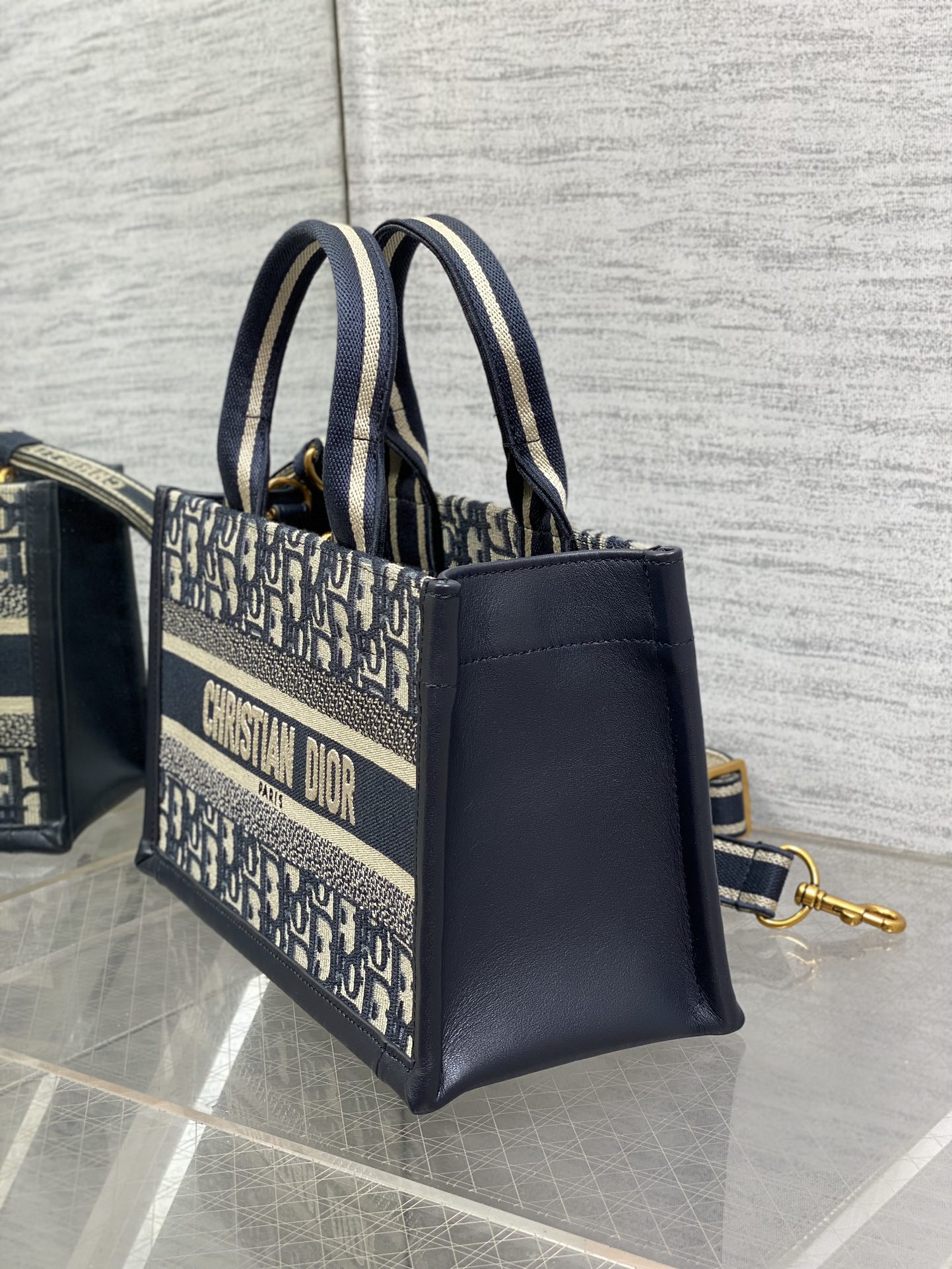 [Pre-order]กระเป๋า Dior East-West Dior Book Tote Blue Dior Oblique with strap งานเกรด Vip คุณภาพดีที่สุด