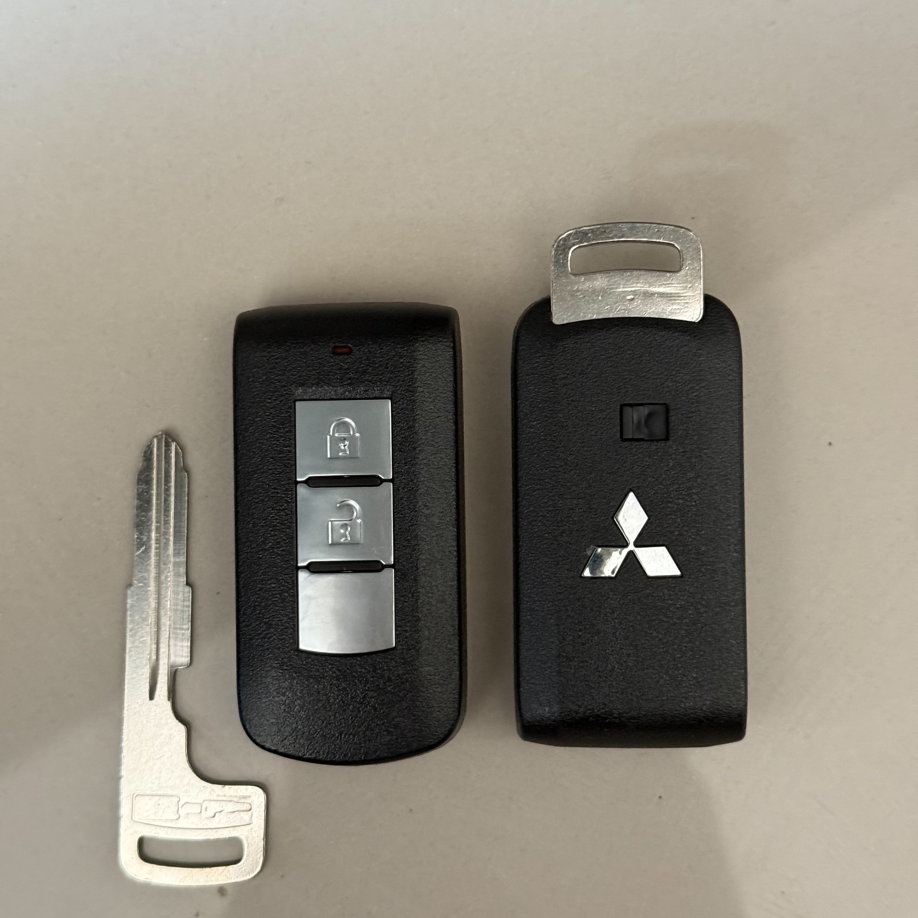 กรอบรีโมต Mitsubishi Mirage, Triton, Attrage, Pajero 2 ปุ่ม