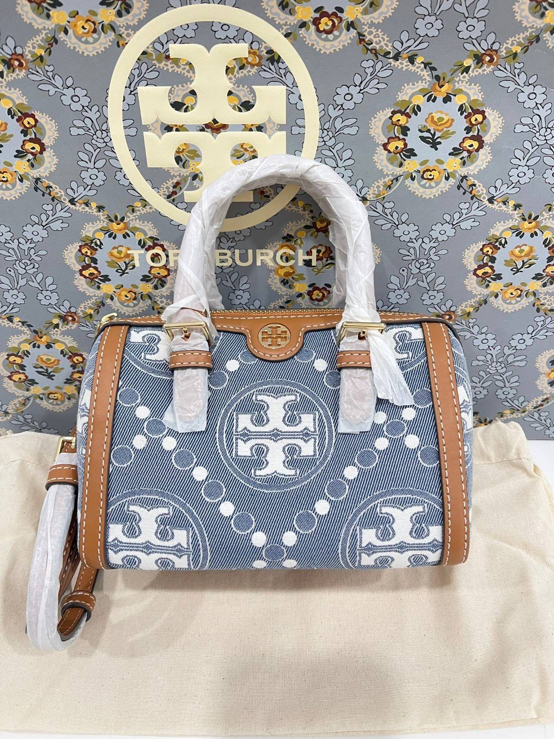 ลดเยอะ ถูกที่สุด งาน Shop New Tory Burch TMonogram Denim Petite Barrel Bag สะพายสวยน่ารักฝุดๆ