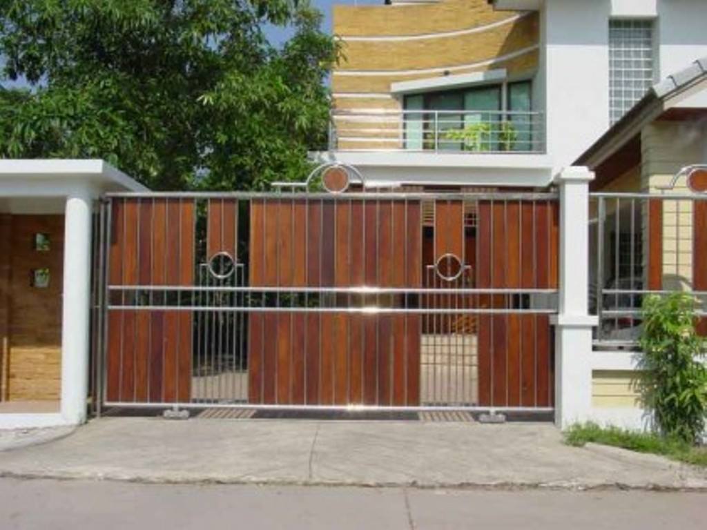 รั้วหน้าบ้าน