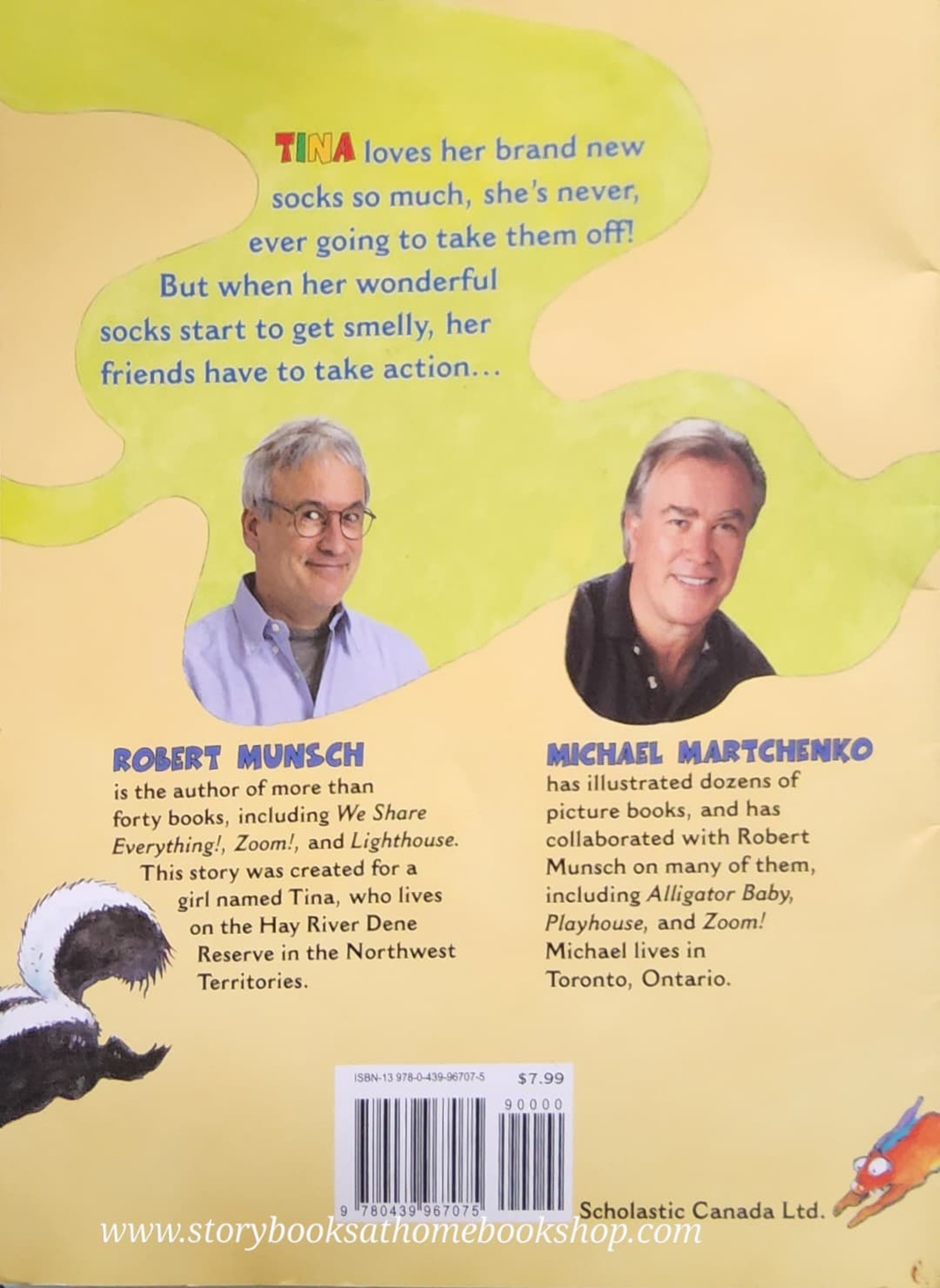 หนังสือนิทานปกอ่อน ** 🍅SMELLY SOCKS BY ROBERT MUNSCH