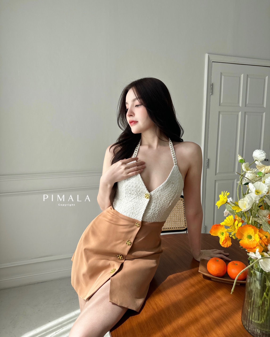 เดรสสวยหรูสายคล้องคออกวีเซ็กซี่นิดๆ