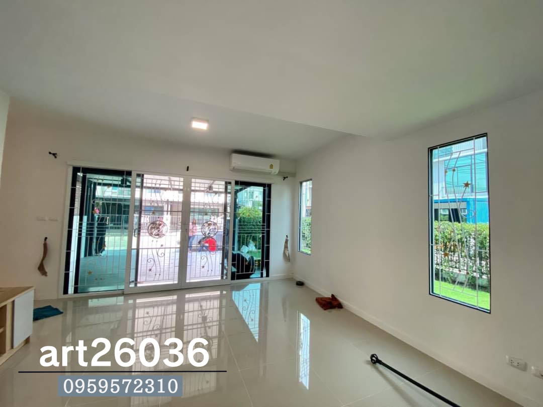 เหล็กดัดพร้อมมุ้งลวด ลายปลาวงกลมและดาว ฟิล์มกระจกสีดำ บานเลื่อน