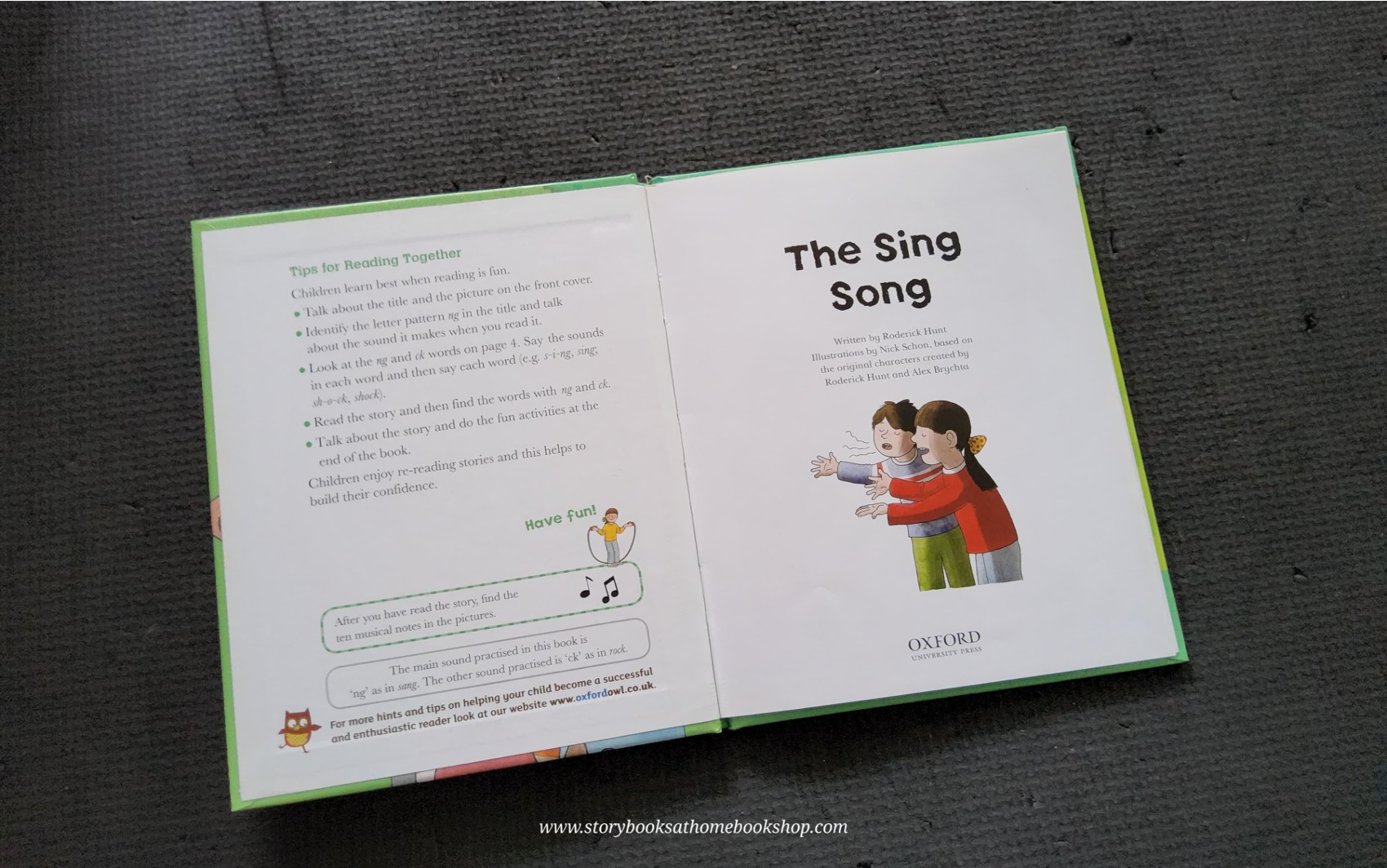 หนังสือนิทานปกแข็ง** 🍅🍅READ WITH BIFF,CHIP&KIPPER: THE SING SONG PHONICS LEVEL3