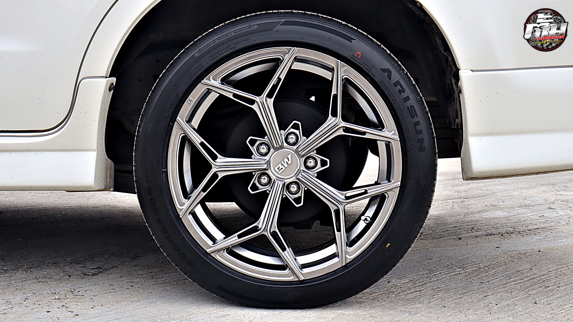 TOYOTA INNOVA เปลี่ยนล้อยาง ล้อ BW B175 ขอบ18นิ้ว ยาง ARISUN ZP01 235/45R18 98W