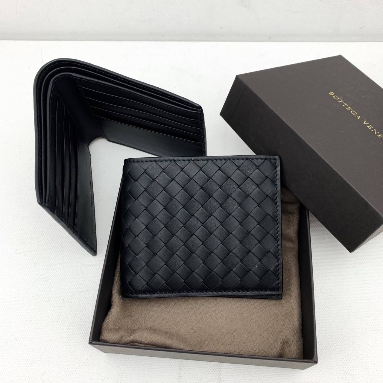 New Bottega veneta wallet 8 cards Black อุปกรณ์ถุงผ้า การ์ด กล่องscreen bottega copy ใบเสร็จ