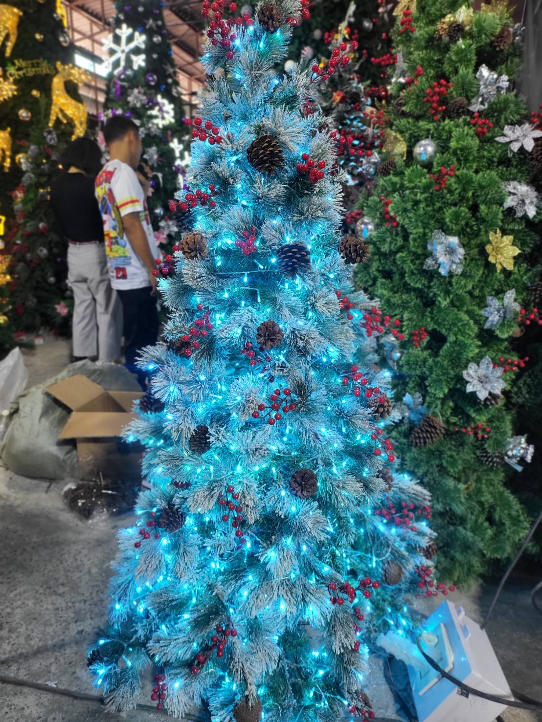 แบบต้นคริสต์มาสปลอมยอดนิยม สินค้าตกแต่งานเลี้ยงวันคริสต์มาสที่นี่