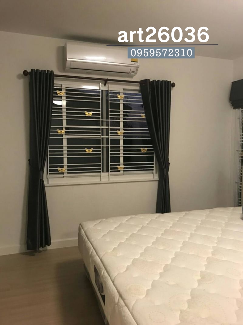 เหล็กดัดสีอบพร้อมมุ้งลวด กรอบขาว ผีเสื้อสีทอง ผ้าม่านตาไก่ ม่านทึบ สีเทา ม่านโปร่งแสง