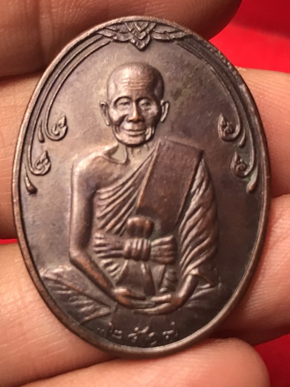 เหรียญหมดห่วงหลวงปู่คำแสน ปี 2517 เนื้อทองแดง จัดสร้างโดย คณะของ พลเอก.ทวนทอง สุวรรณทัต และคุณชัชวาล ชุติมา อดีตสส.จังหวัดเชียงใหม่ ลูกศิษย์ของหลวงปู่