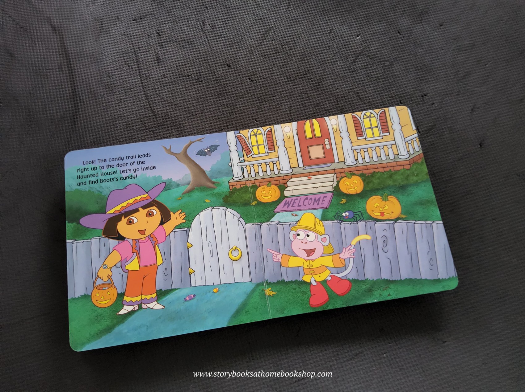 BOARD BOOK** 🍅🍓DORA'S HALLOWEEN ADVENTURE