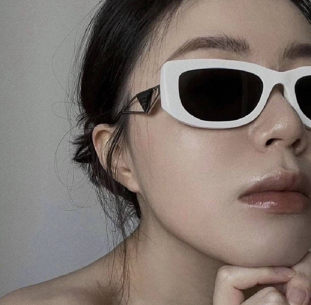 New prada sunglasses White เลนส์ 53 มม อุปกรณ์. กล่อง บุ๊ค ผ้าเช็ดเลนซ์