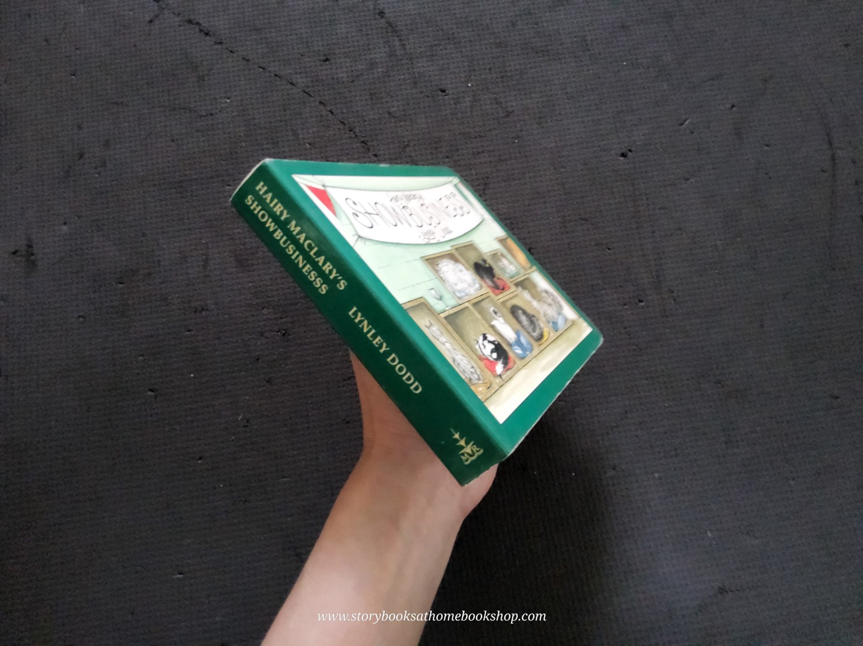 RECOMMENDED BOOK** **BOARD BOOK ** 🍅🍓 HAIRY MACKLARY'S SHOWBUSINESS by Lynley Dodd